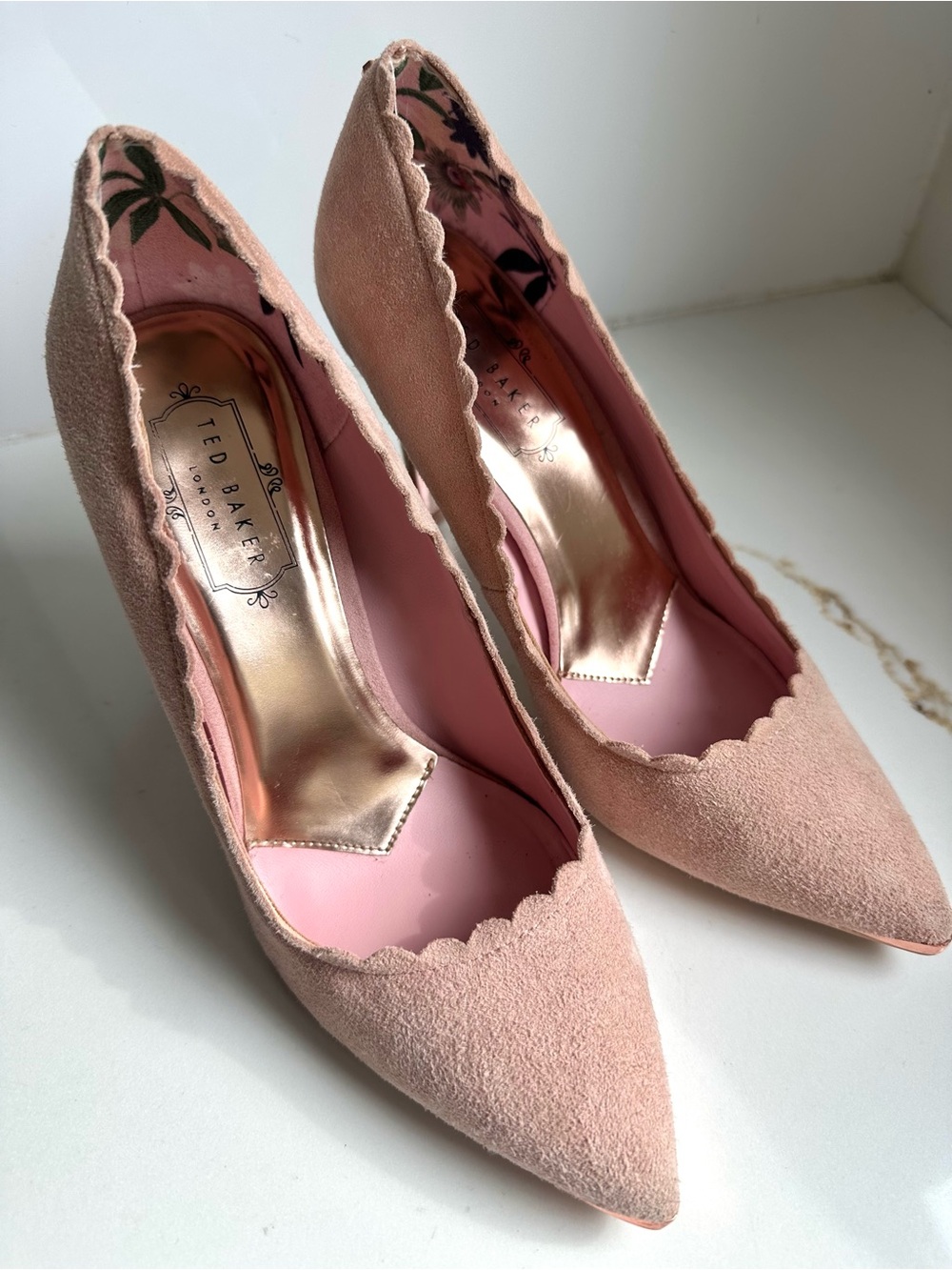 Ted Baker London pink suede Sloana scalloped pumps 8 - Picture 3 of 8
